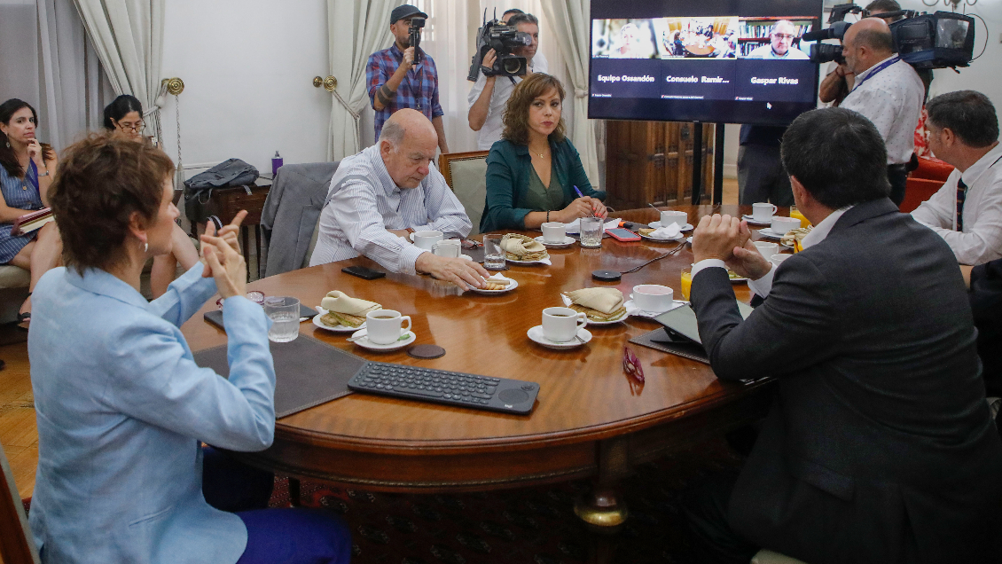 Ministra Tohá encabeza la mesa por la seguridad y espera lograr un acuerdo este mismo martes