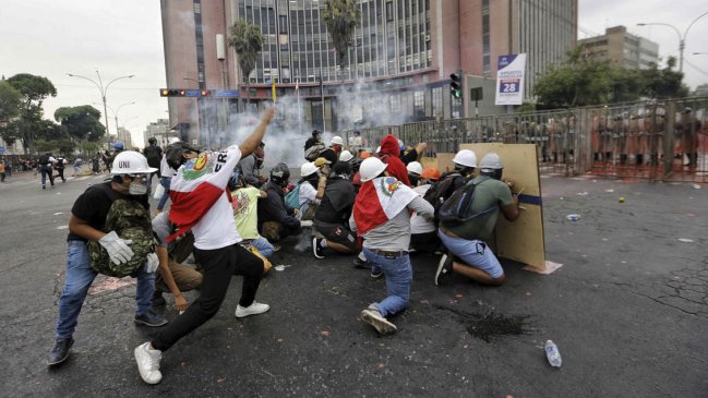 Congreso peruano aplaza para este martes la votación sobre adelanto de elecciones