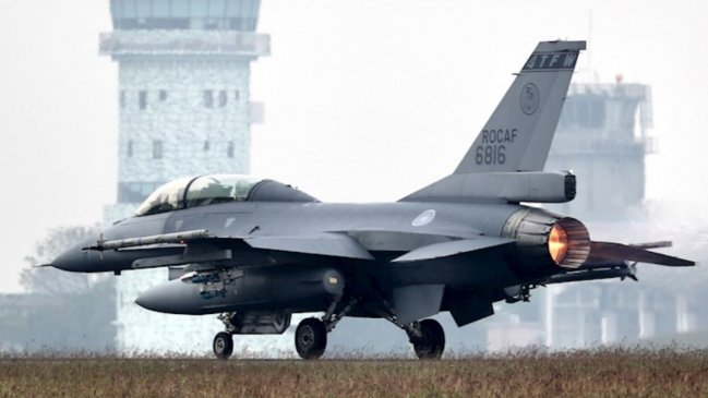 Biden descartó enviar aviones de combate F-16 a Ucrania