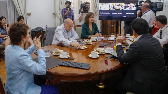 Ministra Tohá encabeza la mesa por la seguridad y espera lograr un acuerdo este mismo martes