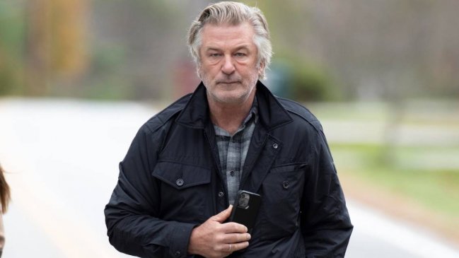 Alec Baldwin fue acusado oficialmente de homicidio involuntario