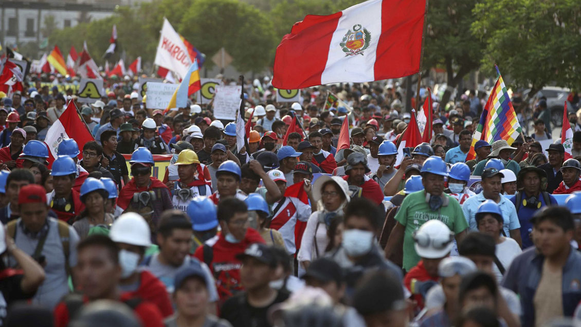 Congreso peruano aplazó por tercera vez el debate de adelanto de elecciones