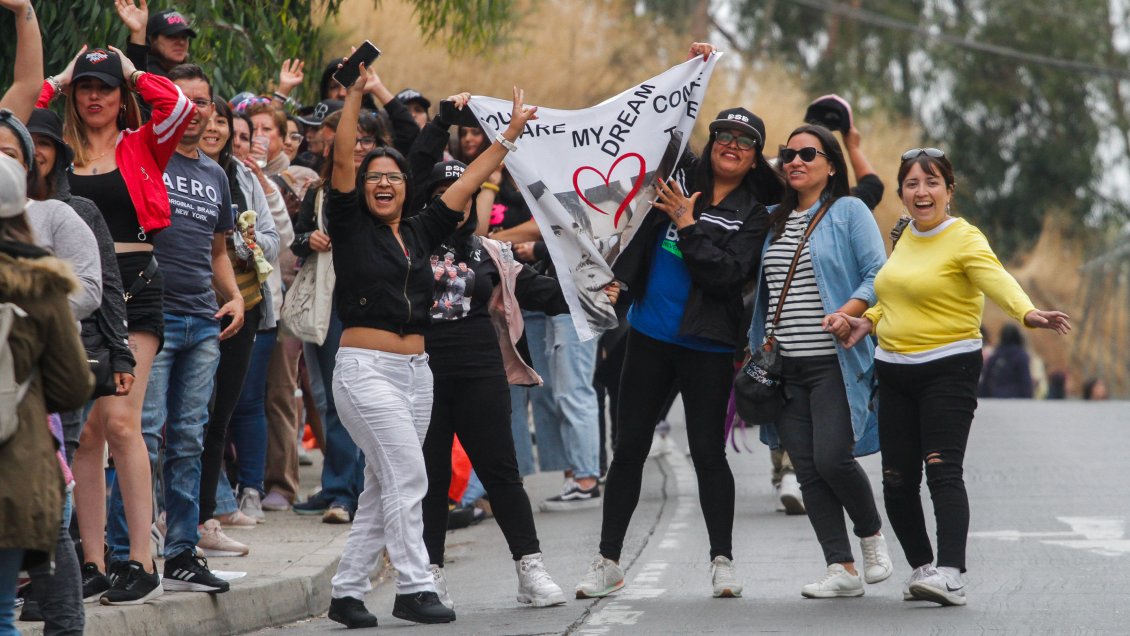 Fans esperan desde ayer el show de este miércoles de los Backstreet Boys en Viña del Mar