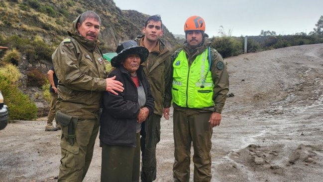 Carabineros rescató a dos adultas mayores aisladas por desborde de río en Putre