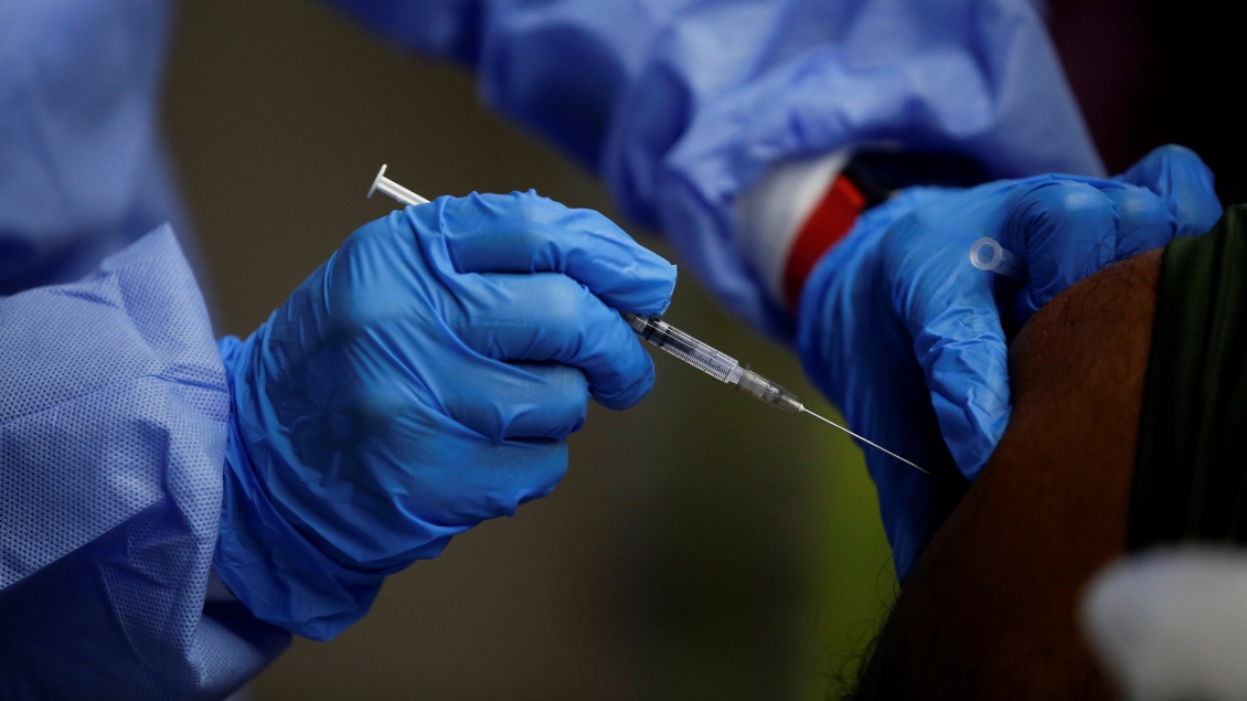 Bill Gates prefiere usar su dinero en comprar vacunas que en ir a Marte