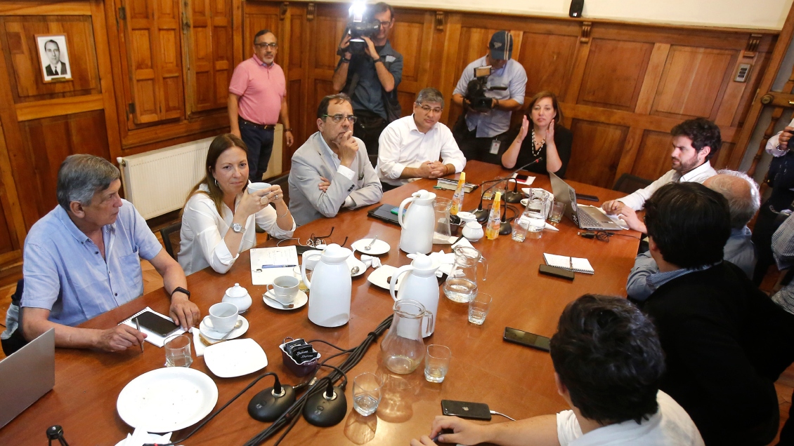 Oficialismo asume división y proyecta las campañas para Consejo Constitucional