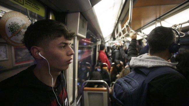 Minsal: Casos nuevos de Covid-19 disminuyeron 12% en una semana