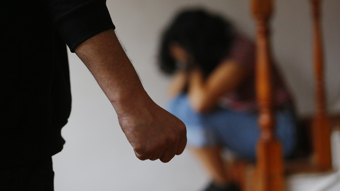 Injuv: El 17,5% de los jóvenes asegura haber sufrido violencia en el pololeo