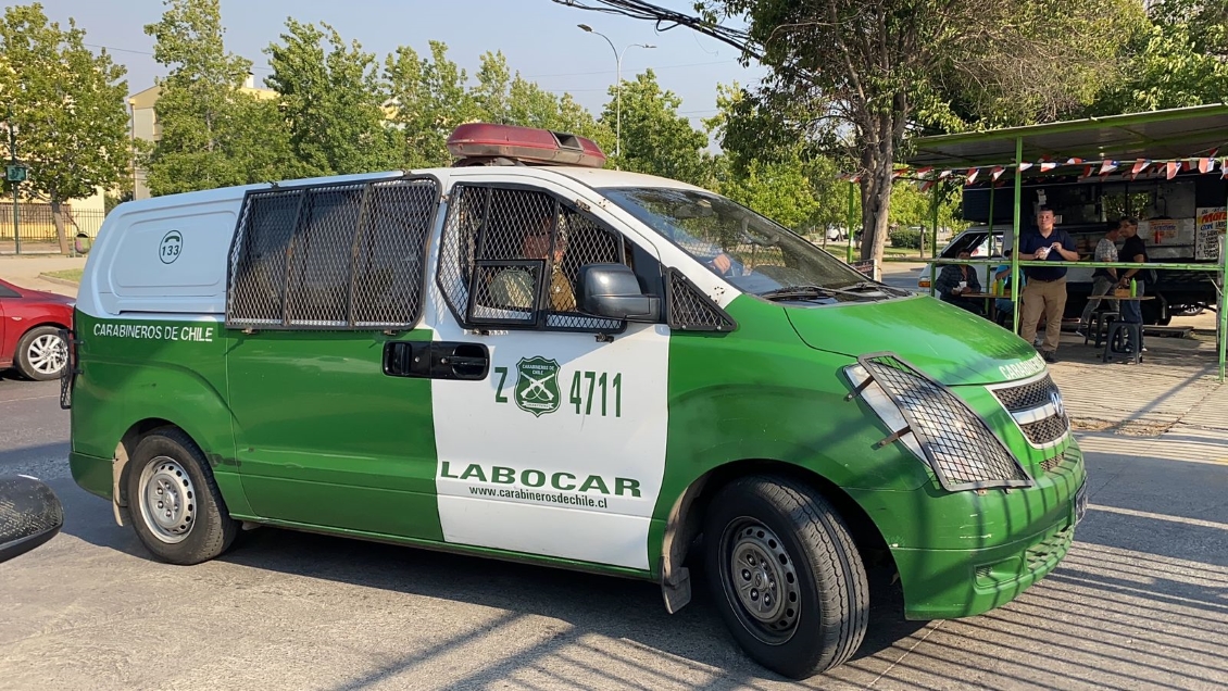 Carabinero de franco se enfrentó a ladrones que asaltaron supermercado mayorista en Macul