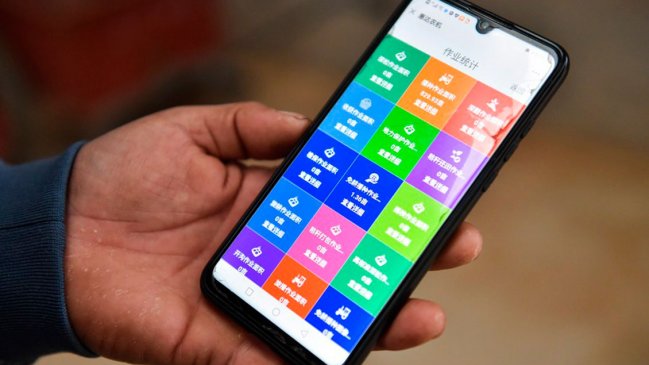 Mitad de población china de 65 a 69 años utiliza teléfonos inteligentes