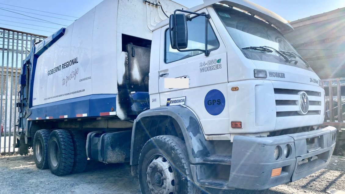 PDI recuperó en Santiago dos camiones recolectores de basura robados en Pelarco