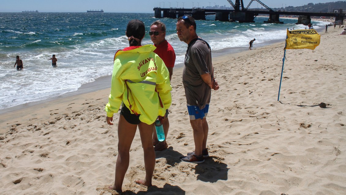 Levantan prohibición de baño, por fragata portuguesa, en playas de Viña y Zapallar