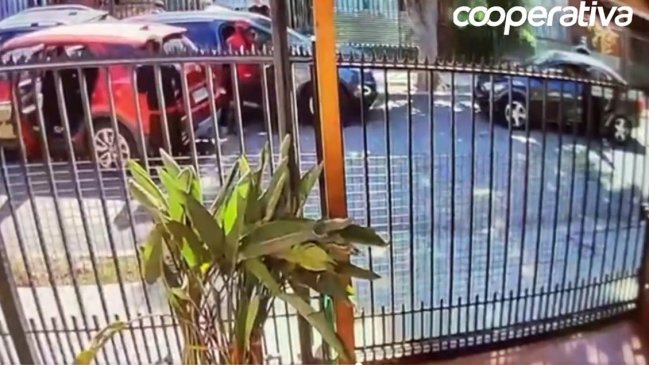 Carabinero de civil frustró portonazo a vecinos y detuvo a dos delincuentes en Maipú