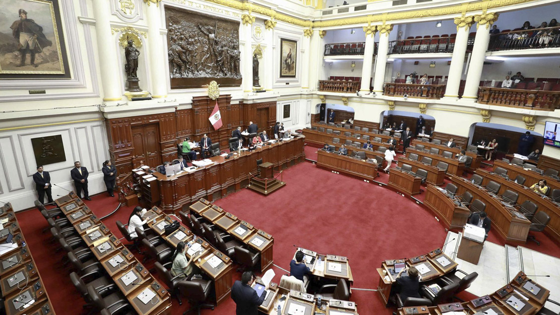 Congreso de Perú abre la puerta para analizar nuevamente adelanto electoral