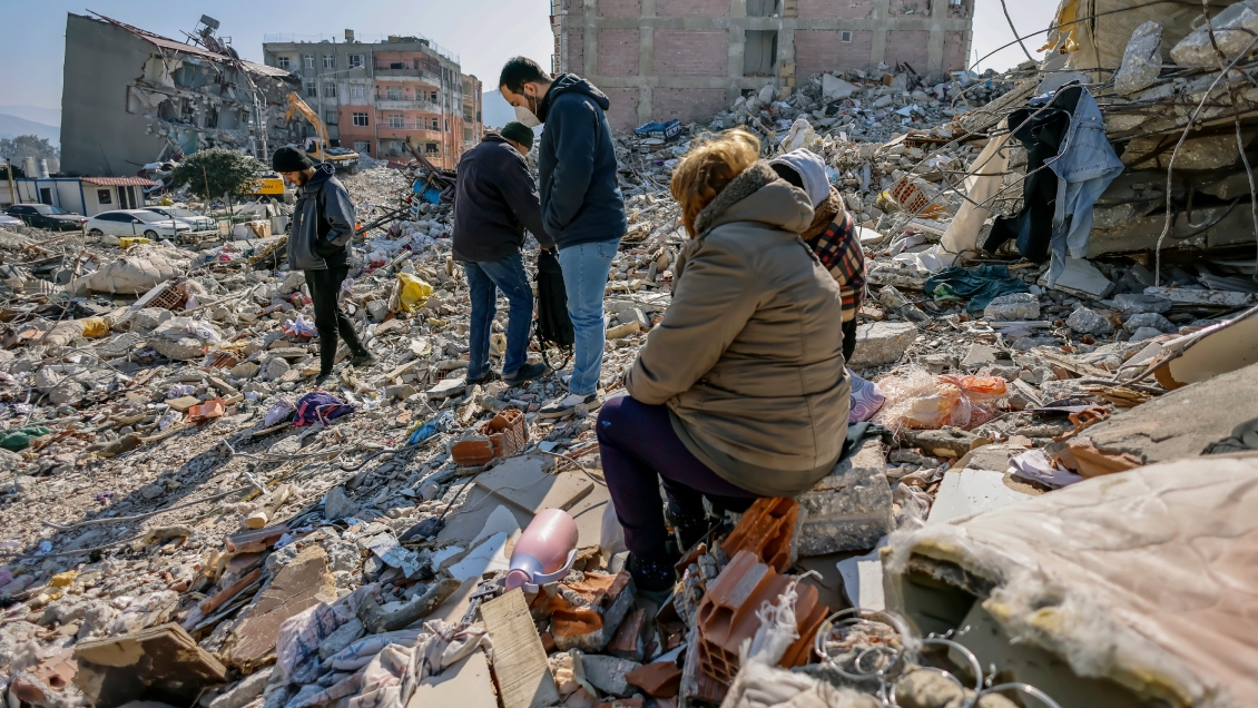A 13 días del terremoto en Turquía, rescatan a una familia y hallan muerto a exfutbolista del Chelsea