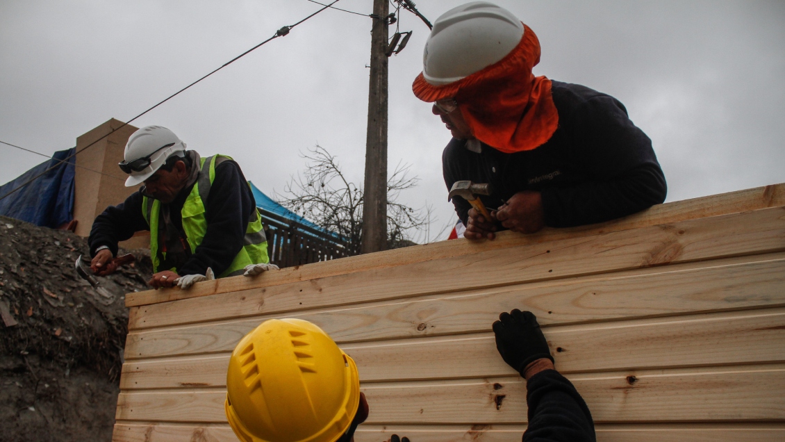 Ministro Montes: Vamos a tener las viviendas necesarias, pero estamos lentos en la instalación