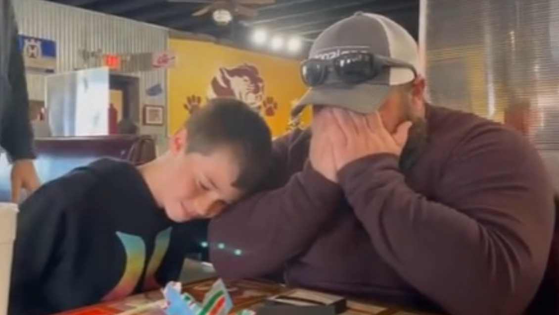 El conmovedor momento en el que un niño le pide al novio de su madre que lo adopte