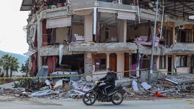 El número de víctimas del terremoto en Turquía supera ya las 43.500