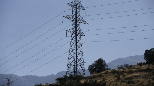 Investigan muerte de hombre en torre de alta tensión en Renca
