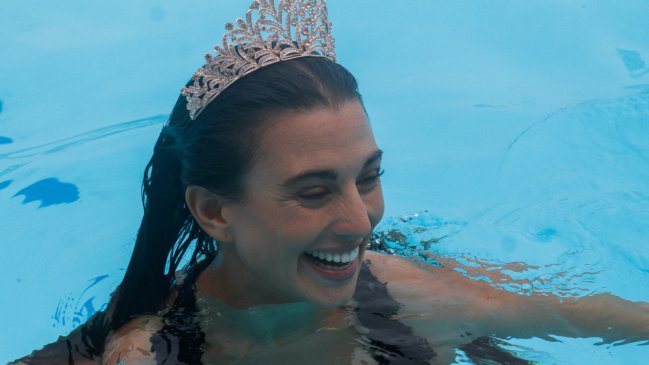 ¡Cumplió con la tradición!: Tita Ureta protagonizó piscinazo tras ser nombrada embajadora de Viña 2023