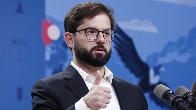 Cadem: Aprobación al Presidente Boric subió al 32%, su mejor nivel en cuatro meses