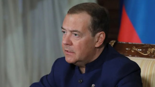 Medvédev advierte a Occidente: Seguir armando a Ucrania 