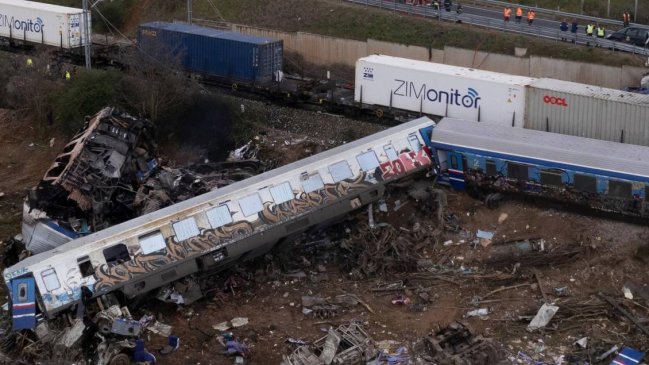 Suben a 36 los muertos por la colisión de dos trenes en Grecia