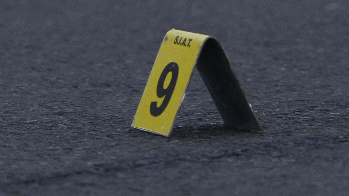 Conductor atropelló y mató a dos transeúntes en la Alameda: se fugó