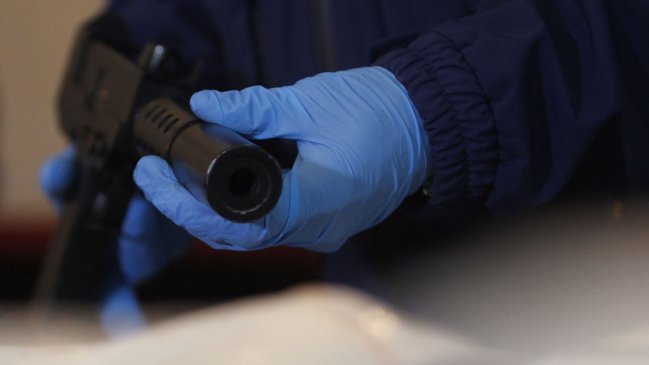 Carabineros incautó arsenal a sujetos que dispararon en una plaza: tenían una Uzi