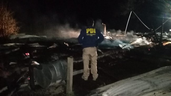 Al menos ocho sujetos quemaron capilla y dejaron lienzo adjudicatorio en Victoria