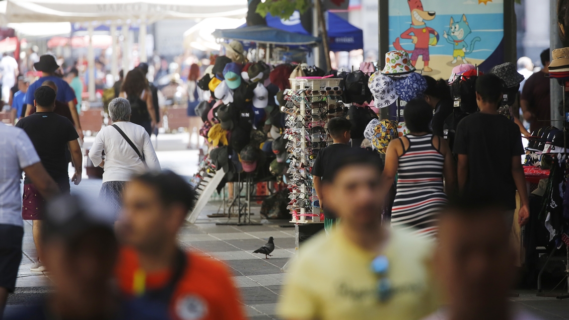 Justicia ordena al Municipio de Santiago erradicar el comercio ambulante del Paseo Ahumada