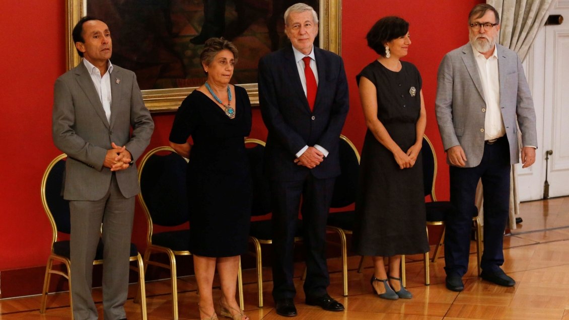 Oposición: El ajuste ministerial es un giro hacia la Concertación y los 30 años