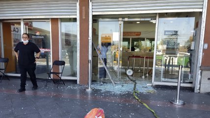   Delincuentes asaltaron sucursal del BancoEstado en stripcenter de Maipú 