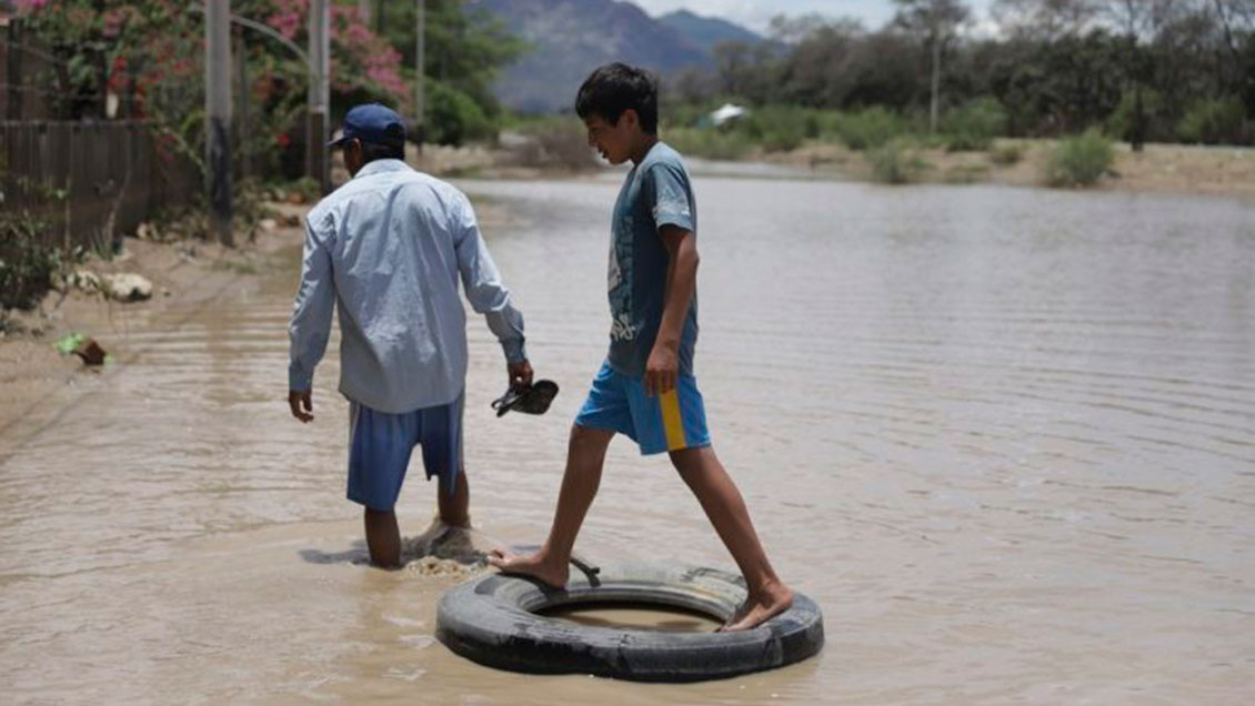Casi 600 distritos de Perú están en riesgo alto por el ciclón 