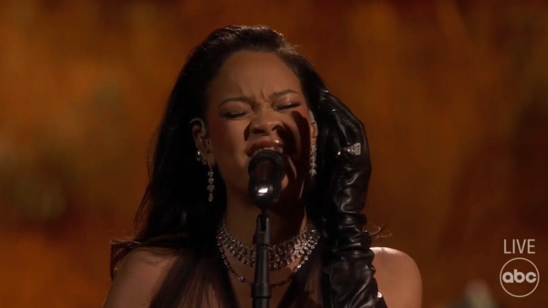 Premios Oscar 2023: Rihanna homenajeó a Chadwick Boseman en una emotiva presentación de 