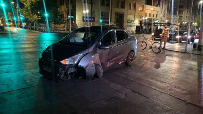   Conductor presuntamente ebrio chocó frente al Palacio de La Moneda 