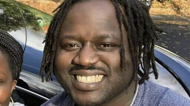 Trabajadores de hospital son imputados por muerte de afroamericano con crisis mental