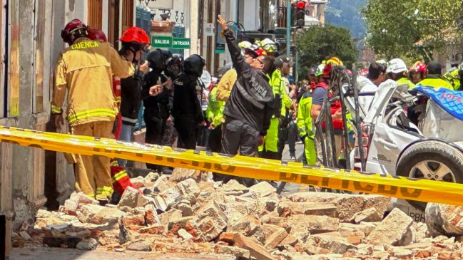  Sismo de magnitud 6,5 deja 13 fallecidos y más de 120 heridos en Ecuador  