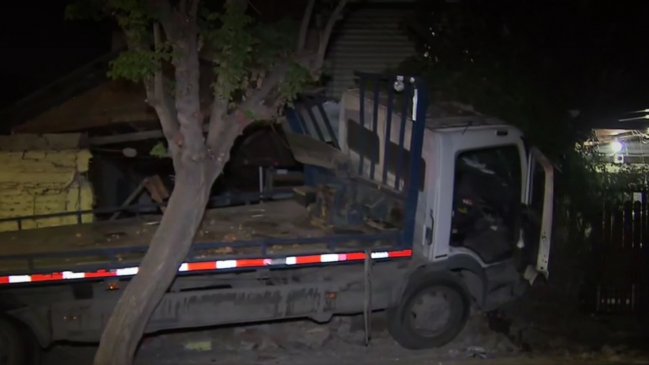  Camión grúa robado terminó incrustado en una casa en Cerro Navia  