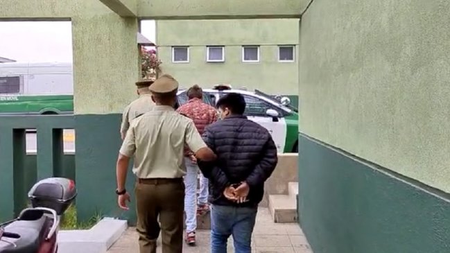 Delincuentes intentaron atropellar a dos carabineros tras robar un camión en La Serena