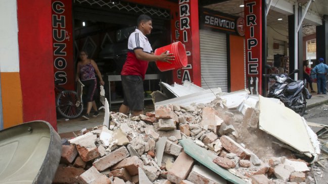  Presidente de Ecuador declara estado de excepción en 14 provincias tras terremoto  