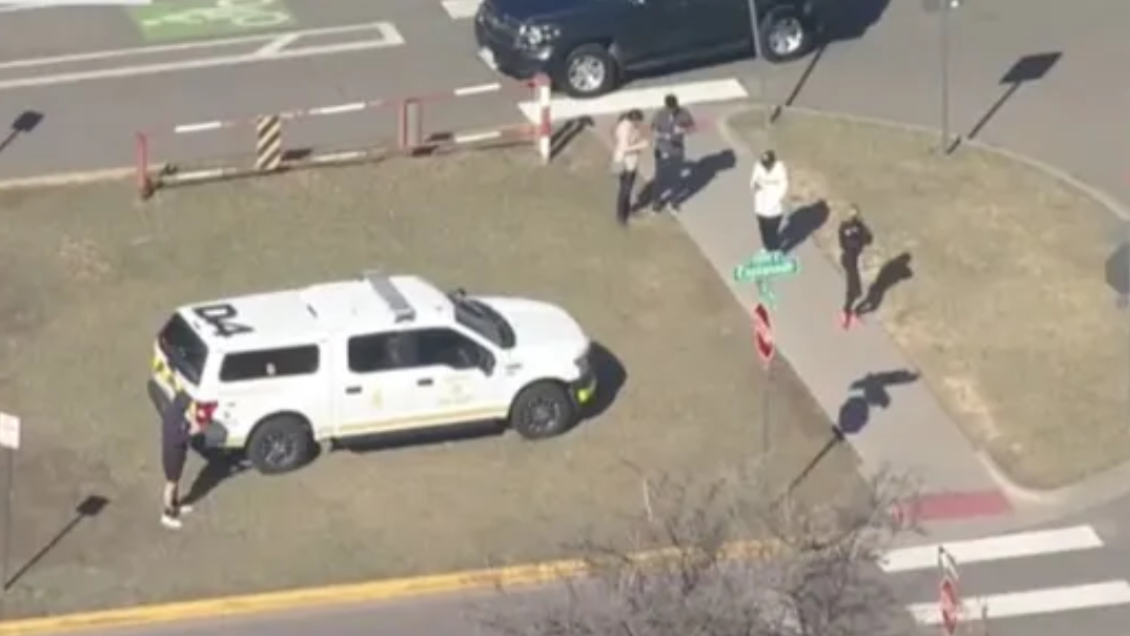 Estudiante de 17 años disparó a dos trabajadores en liceo de Colorado