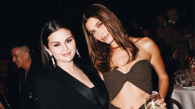 Selena Gómez defiende a Hailey Bieber tras amenazas de muerte
