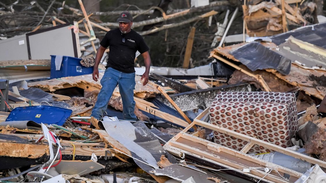 Biden declaró como zona de gran desastre Misisipi, que espera más tornados
