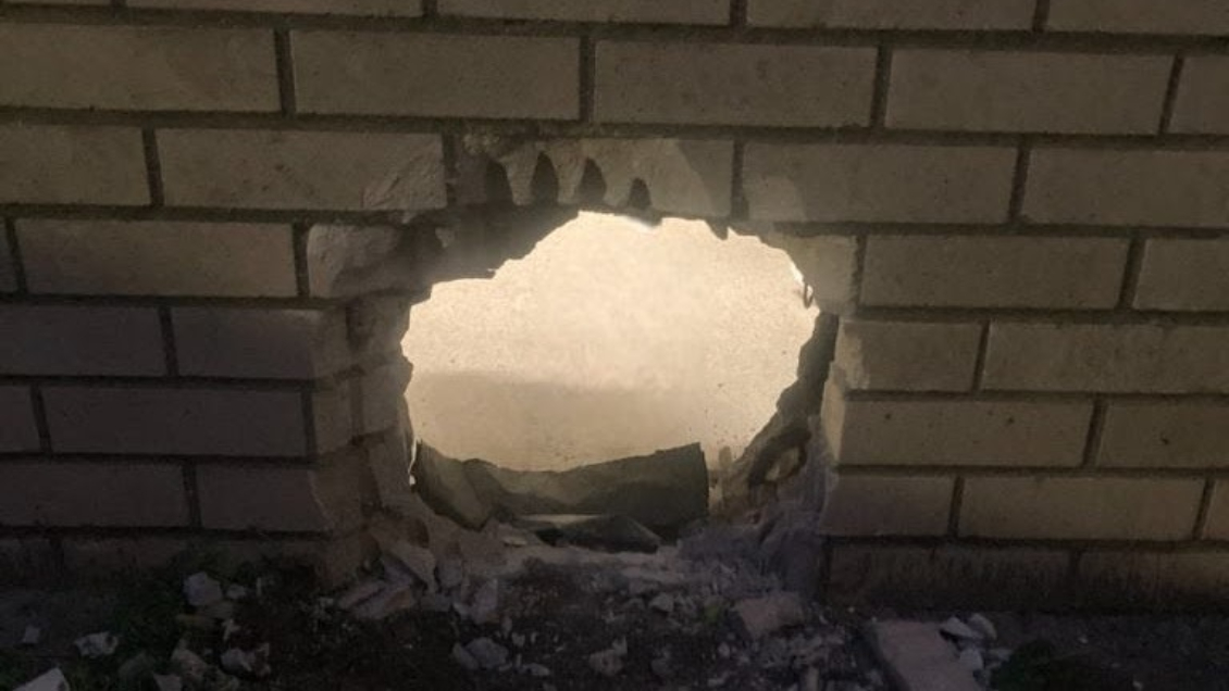 Dos presos escaparon de la cárcel gracias a un cepillo de dientes y se fueron a comer panqueques