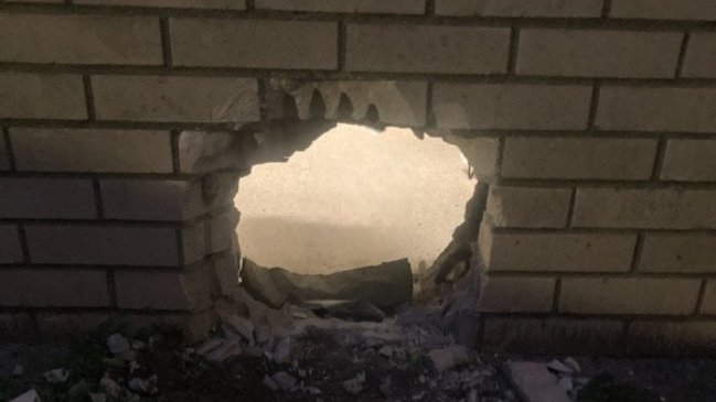 Dos presos escaparon de la cárcel gracias a un cepillo de dientes y se fueron a comer panqueques