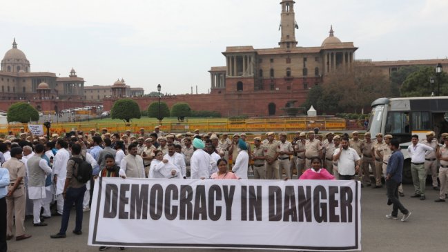 La destitución de Rahul Gandhi une a la oposición en protesta de la India