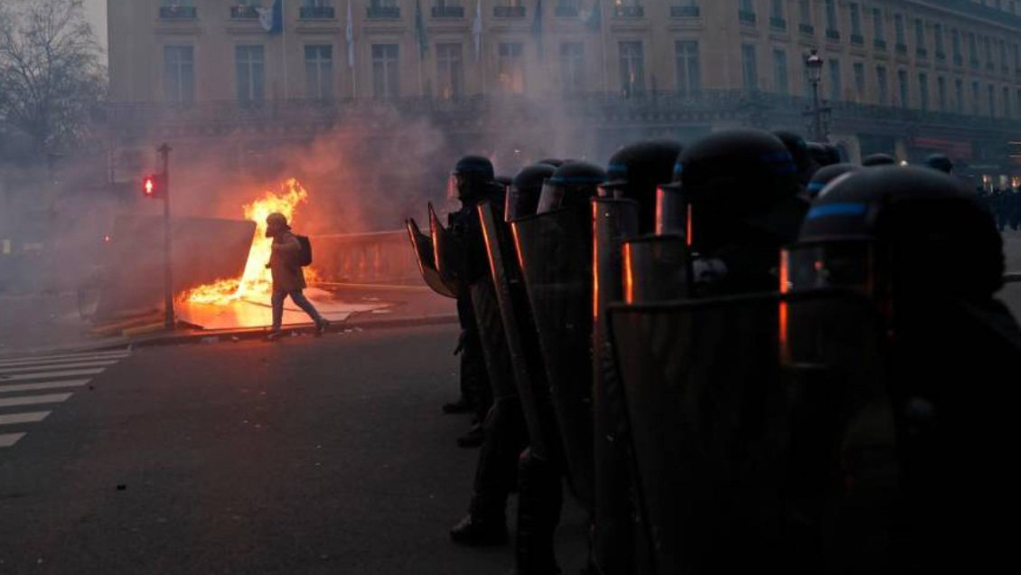 Los sindicatos proponen a Macron una mediación en la crisis de las pensiones, en otro día de furia