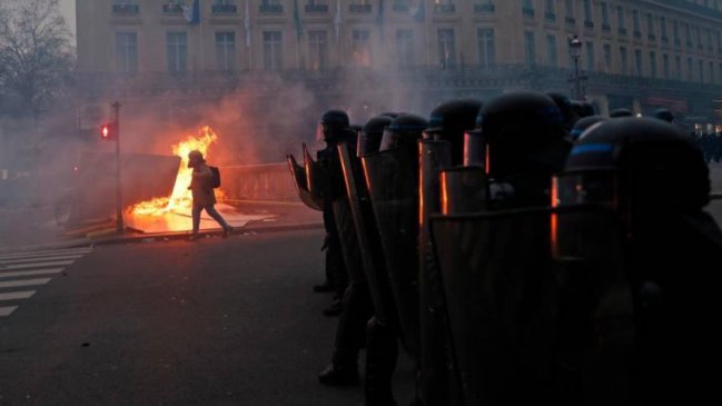 Los sindicatos proponen a Macron una mediación en la crisis de las pensiones, en otro día de furia