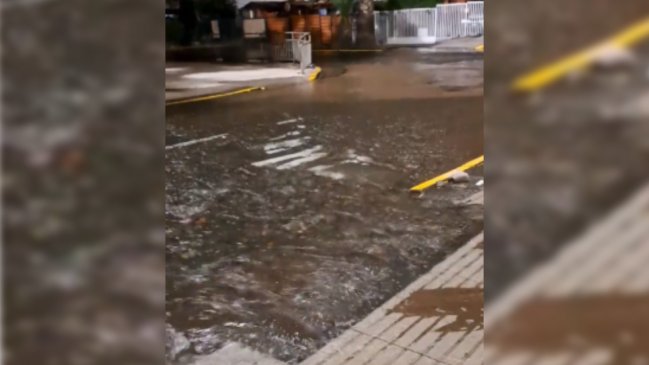 Rotura de matriz de agua generó inundación en Maipú